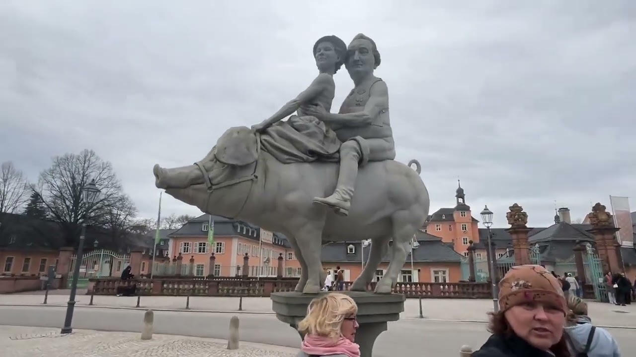 город Швецинген и Дворцовый парк в центре города.