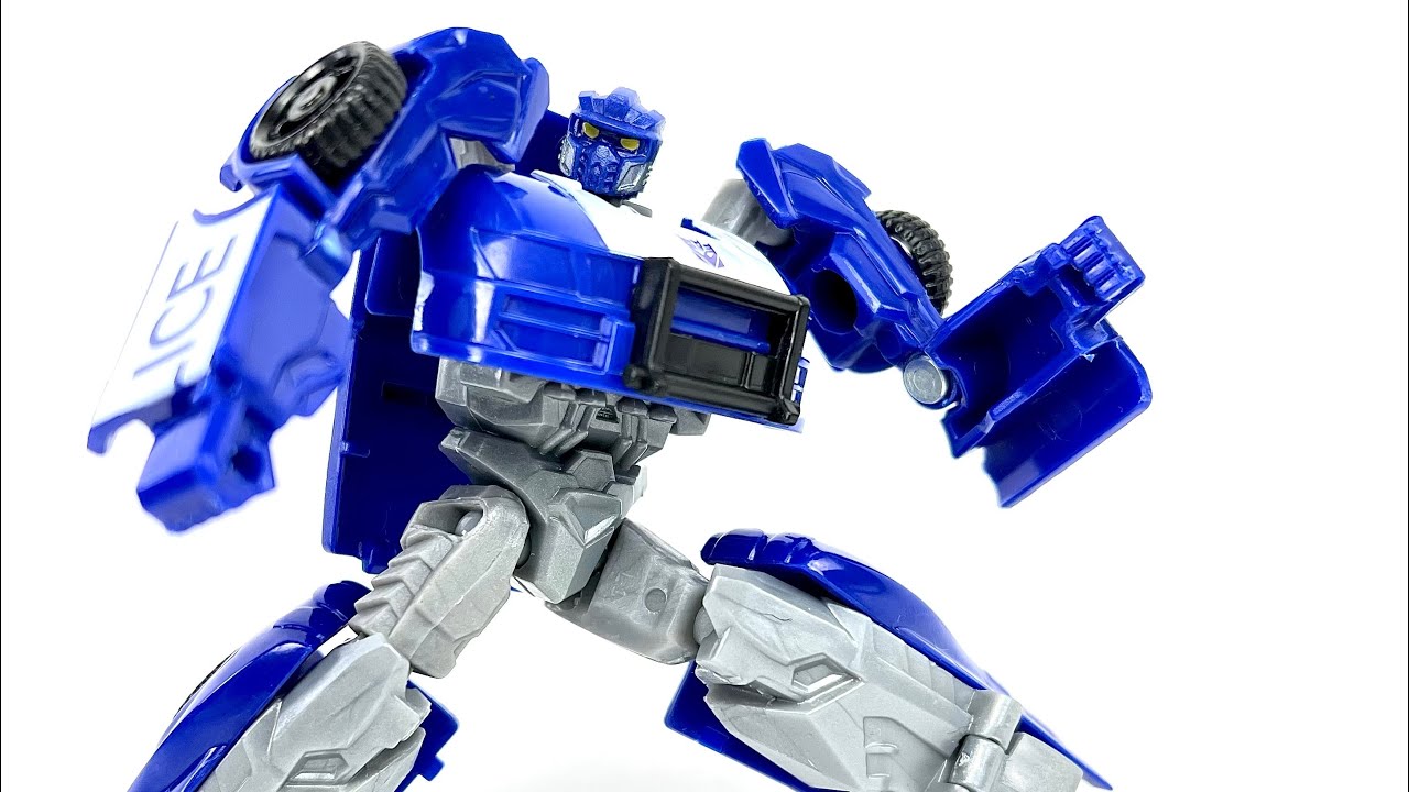 Super Amazing Figure!!! Transformers Authentics Bravo Barricade Chefatron Review