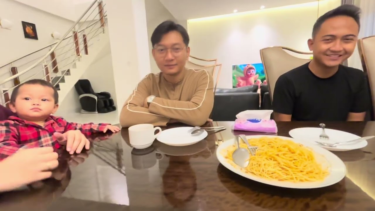 Mami makan Banyak