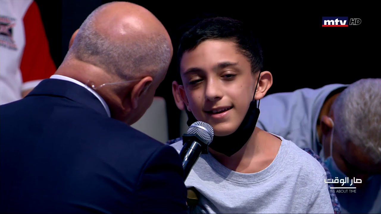 طفل مصاب في الانفجار يوجه رسالة لأبناء جيله