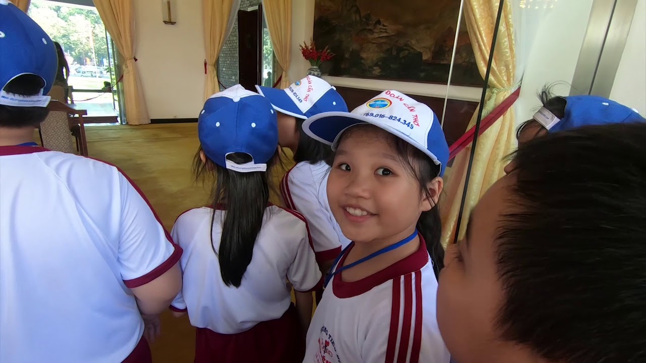 Trường Tiểu học Nguyễn Du đi trải nghiệm Dinh Đôc Lập