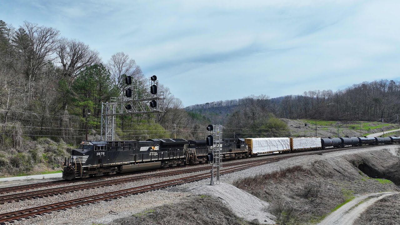 Northbound Norfolk Southern 168 with 2 up front in Oakdale Tennessee 