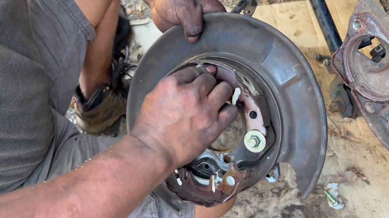 Cómo cambiar frenos de mano o de emergencia Toyota Camry