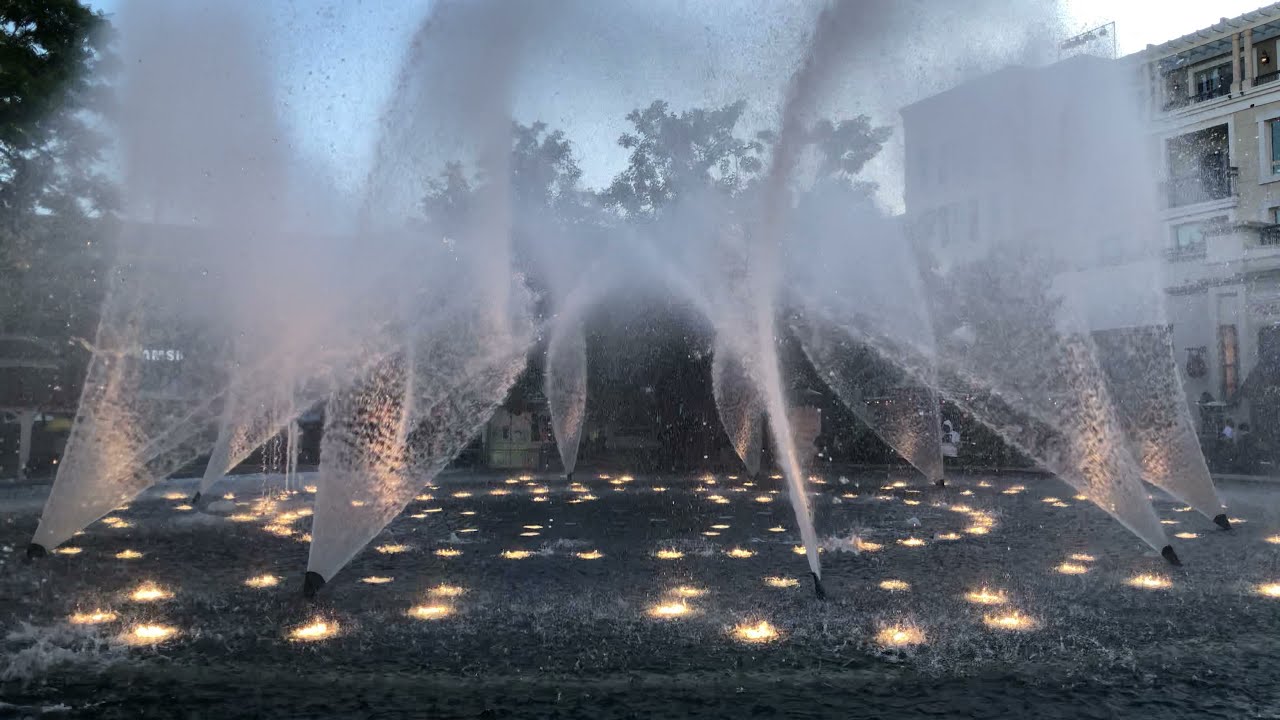Americana at Brand Fountain ~ Audio Malfunction (Day) 4K