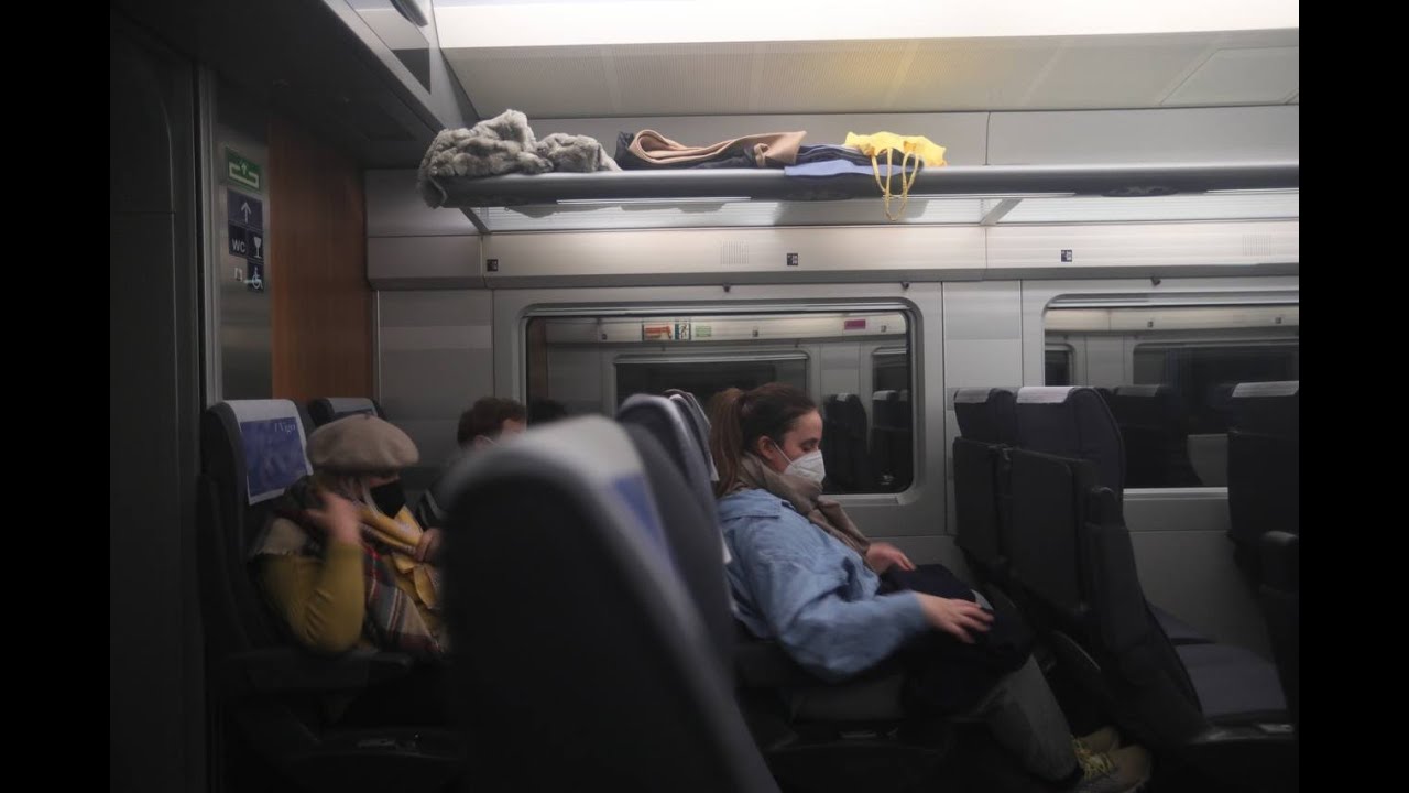 El primer día del AVE Ourense-Madrid con pasajeros, en tres minutos
