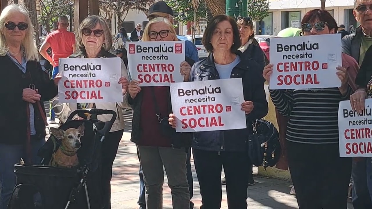112 Concentración Barrio Benalua Alicante Centro Social Ya  26 años esperando Ya toca Sr. Alcalde 