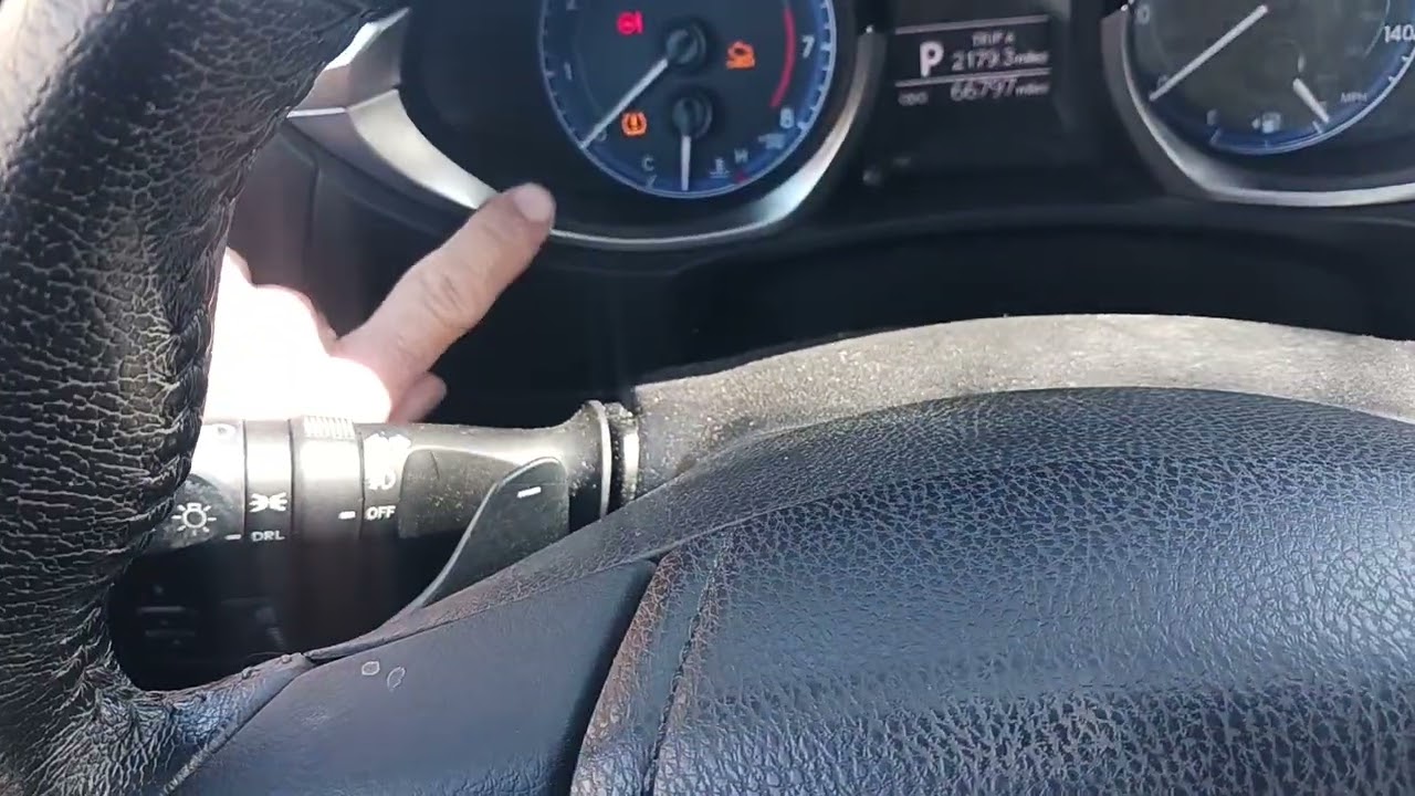 2014 TOYOTA COROLLA S COMO REINICIAR  O BORAR INDICADOR DE LLANTA BAJA.