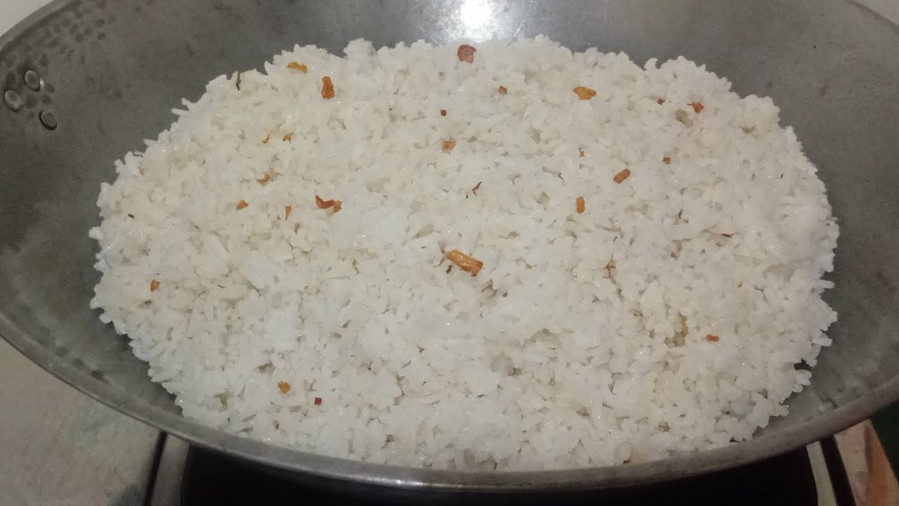 The BEST Garlic Fried Rice You'll Ever Make! 🔥🧄🍚 Simple & Delicious! 😋