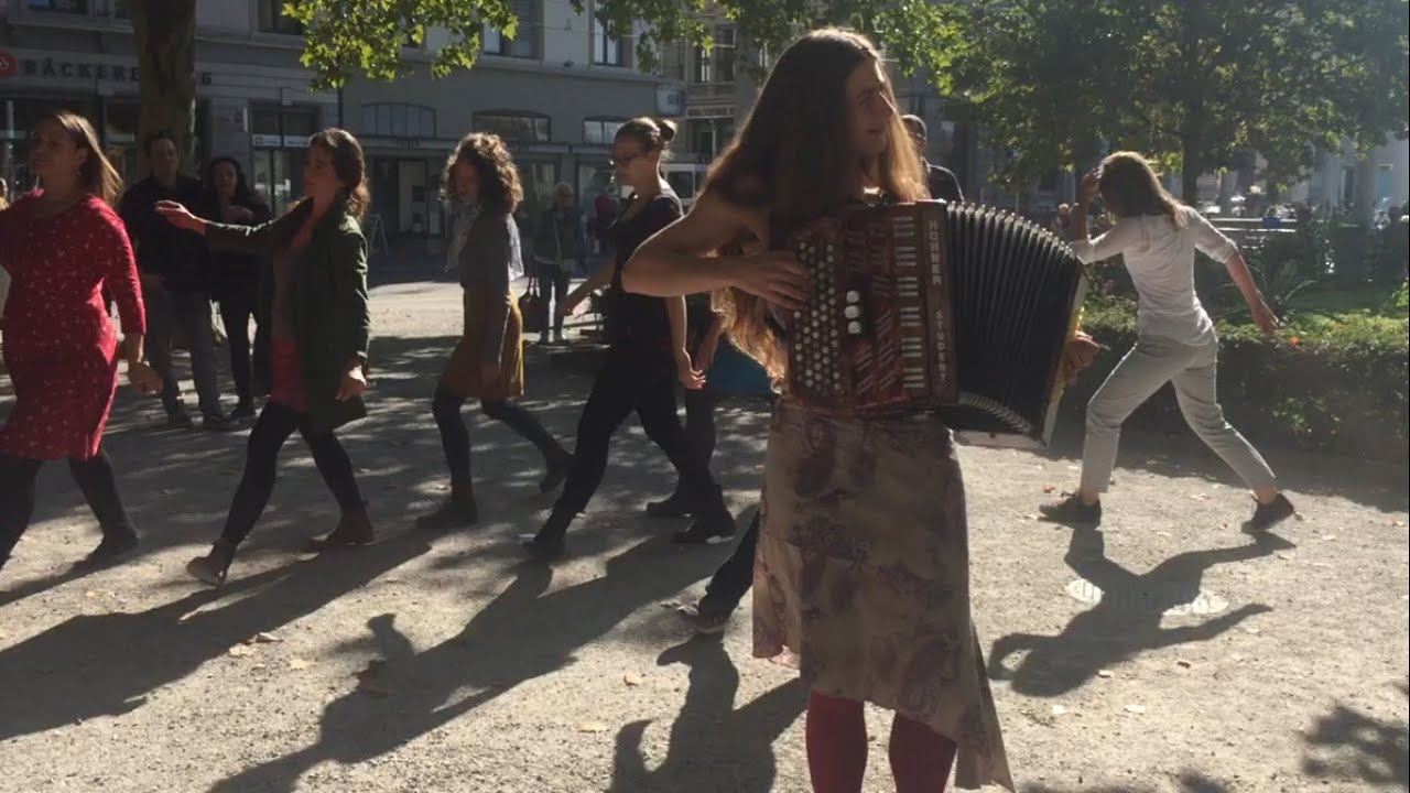 Outdoor Balfolk Stadelhoferplatz Zürich: L' ombre verte (Bourrée 2 temps)