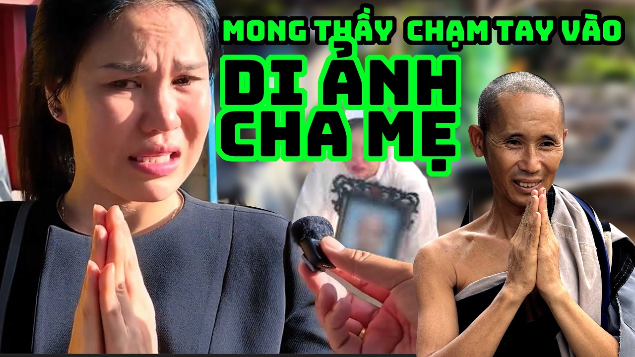 Xúc Động, Một Phật Tử Ôm Di Ảnh Cha Mẹ Theo Gặp Thầy.