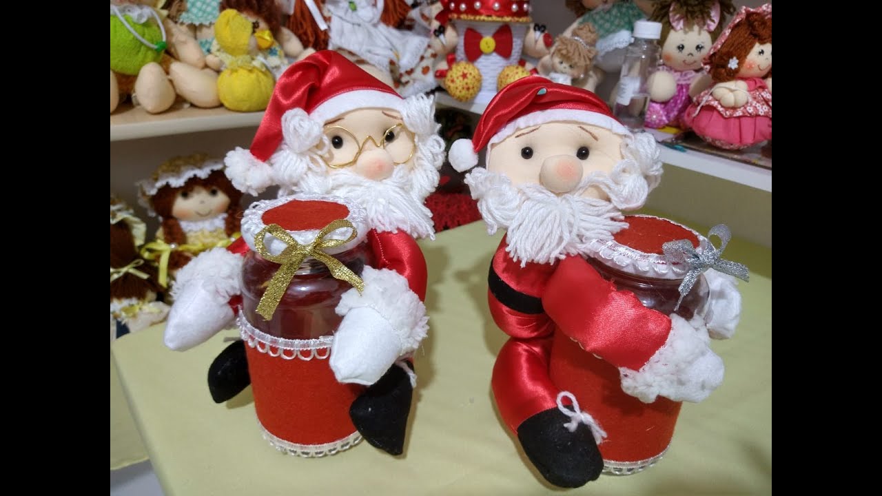 Papai Noel no pote com reciclagem.