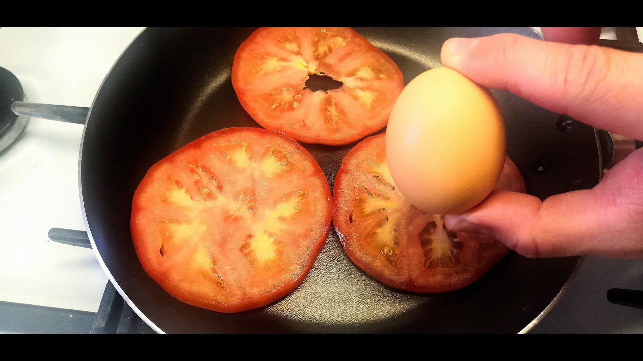 Полезный, недорогой и вкусный рецепт. У тебя есть яйцо и помидор?