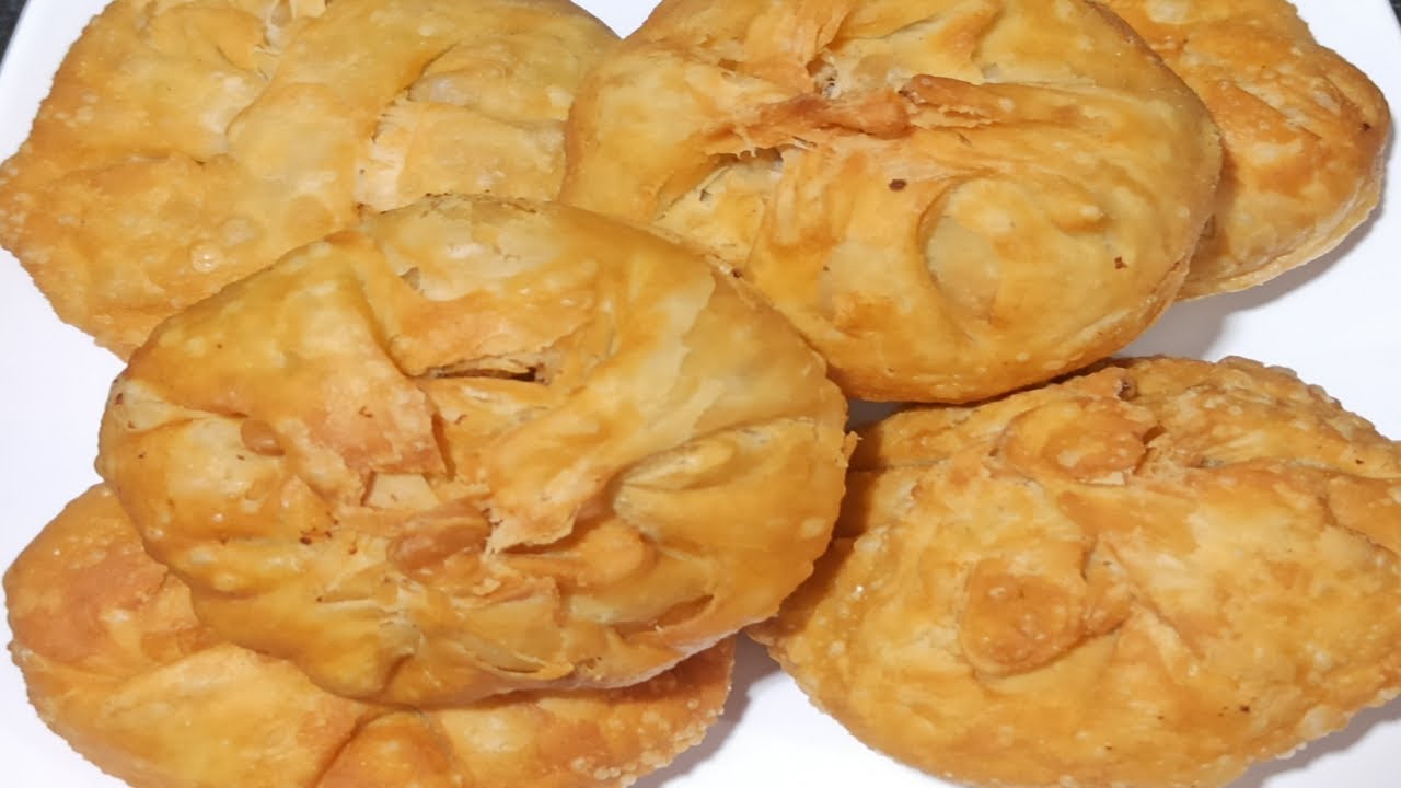 Khasta aloo layered Kachori | खस्ता layers वाली आलु  कचौरी । Potatoes and green peas Stuffed Kachori