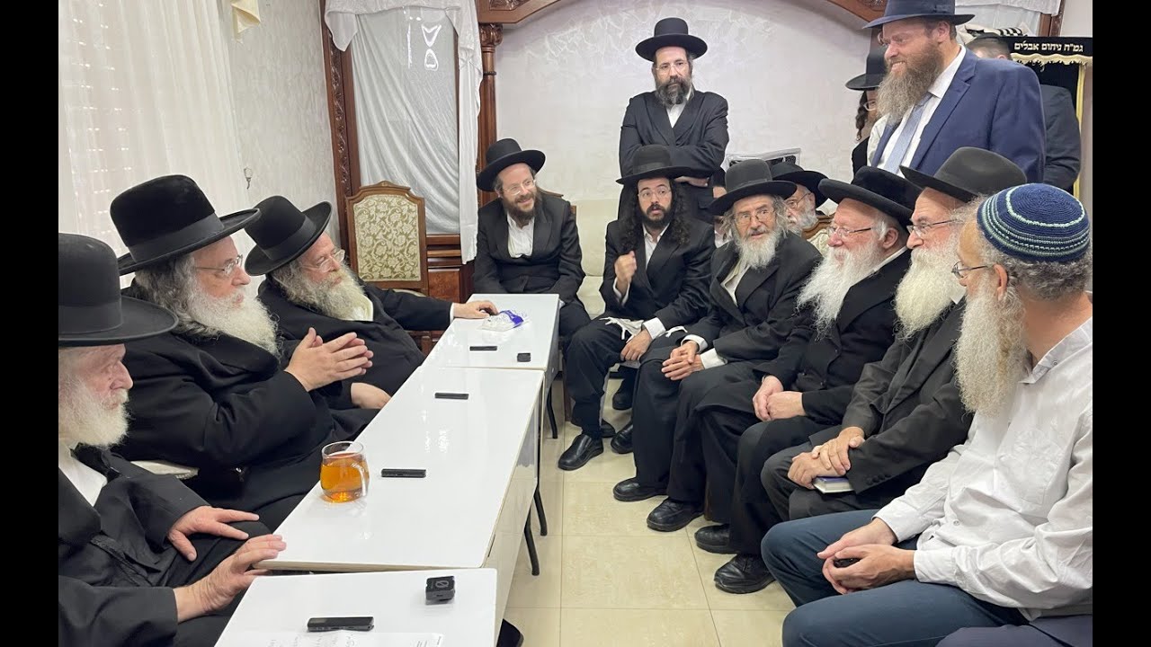 ניחום אבלים [3] אצל ראש הישיבה רבי שאול אלתר ואחיו שליט