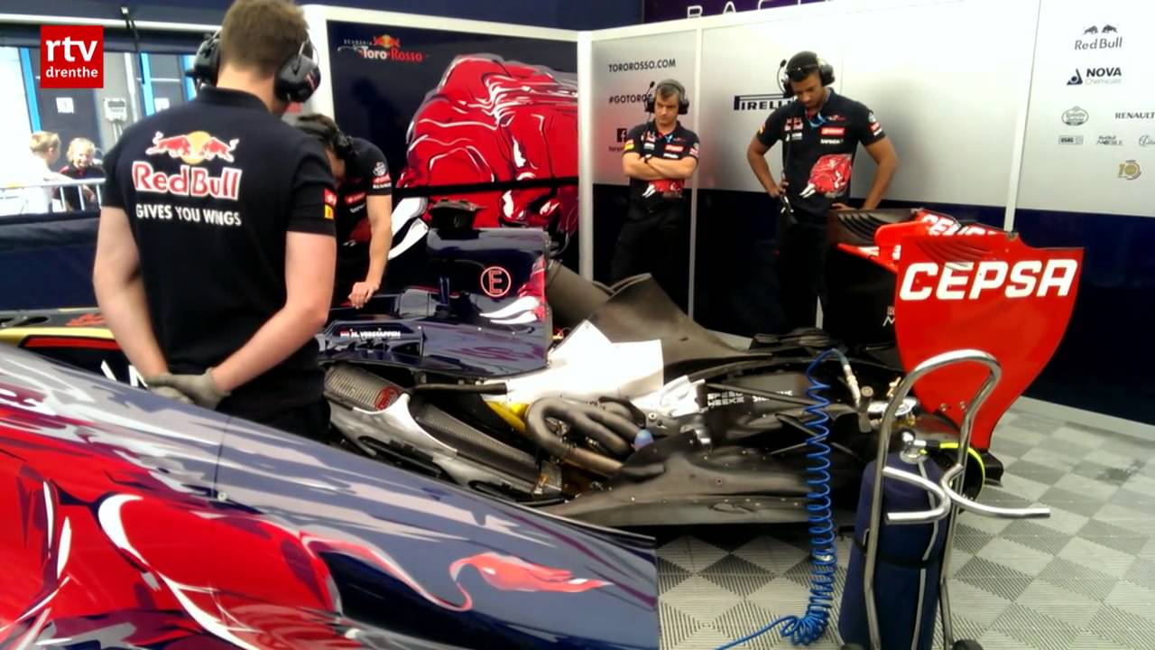 Bolide van Max Verstappen gearriveerd in Assen