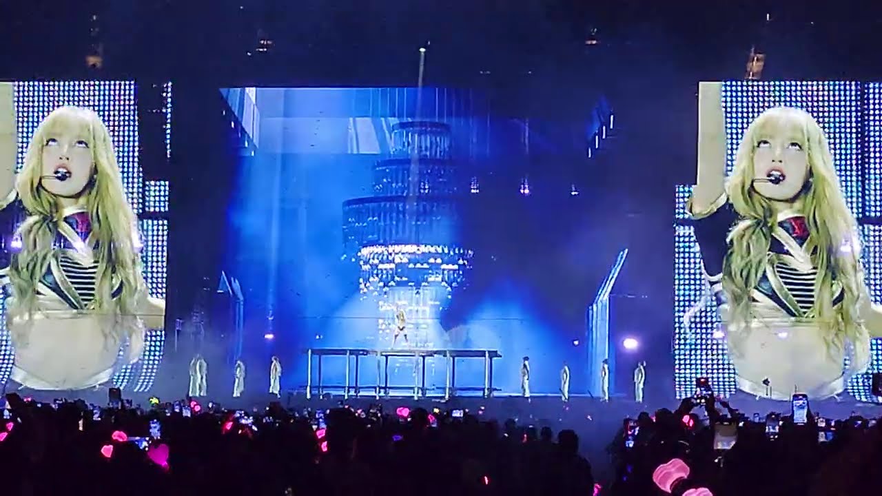 Blackpink - Thunder, Fxck Up the World by Lisa (DeadLine Tour, Los Angeles 2025)