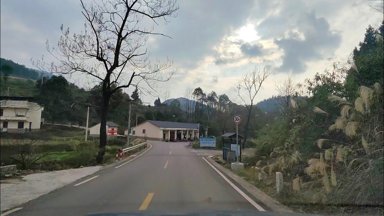 中国四川广安——华蓥山最美公路，沿途风景究竟有多美？