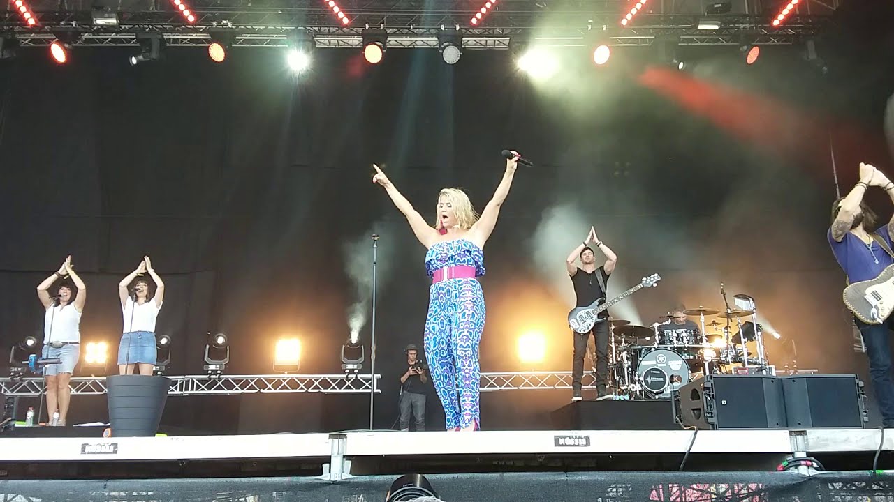 Beatrice Egli „Herz an“ (Live bei LakeLive Festival Biel 2018)