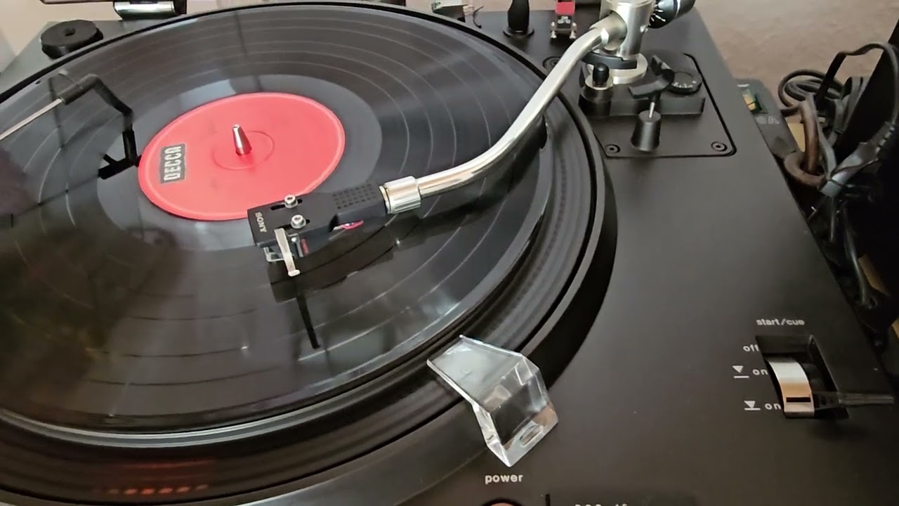AKAI AM-2600 & WEGA  P4410 (OEM SONY PS-4750).
