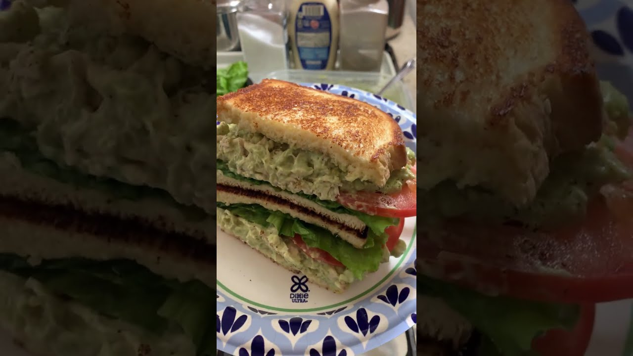 EASY YUMMY CREAMY AVOCADO ROAST SHREDDED CHICKEN BREAST SANDWICH 😋!