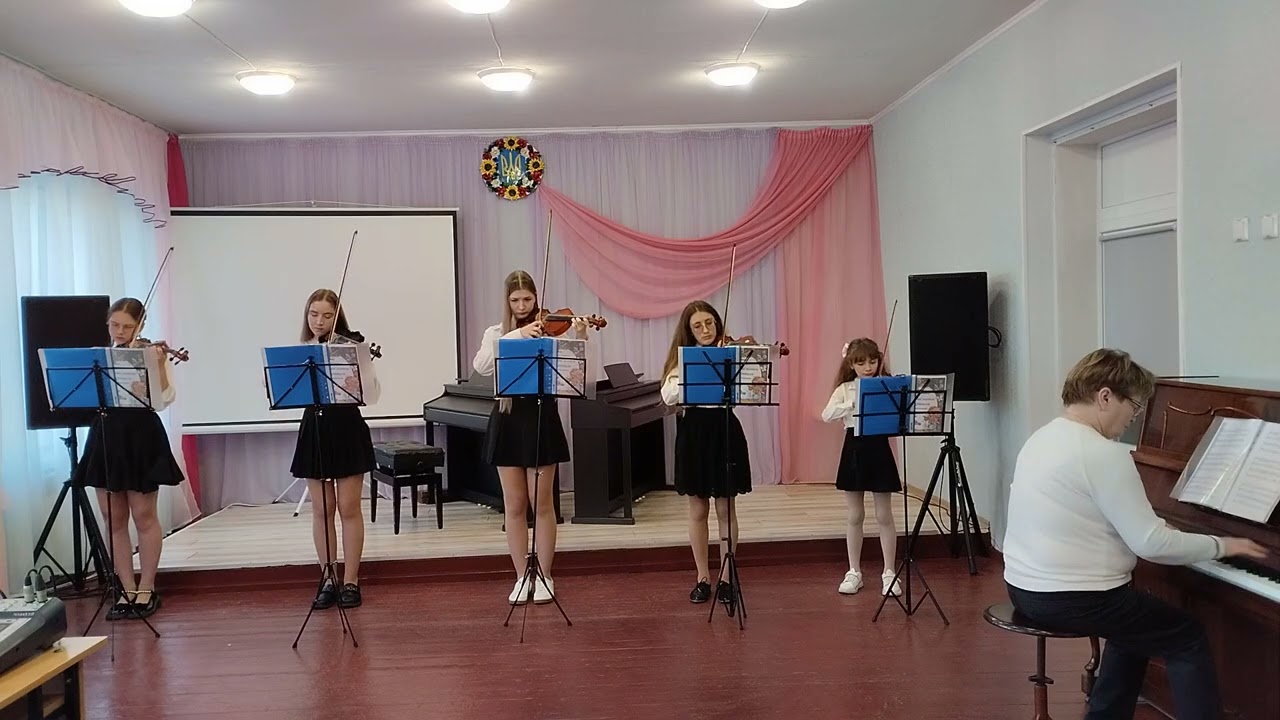 Ансамбль скрипалів Ф. Лей 