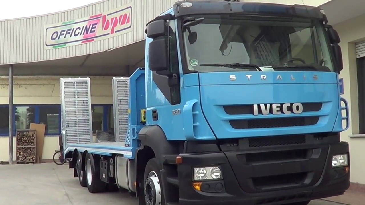 Iveco Stralis 3 assi - Pianale ribassato con code inclinate e rampe