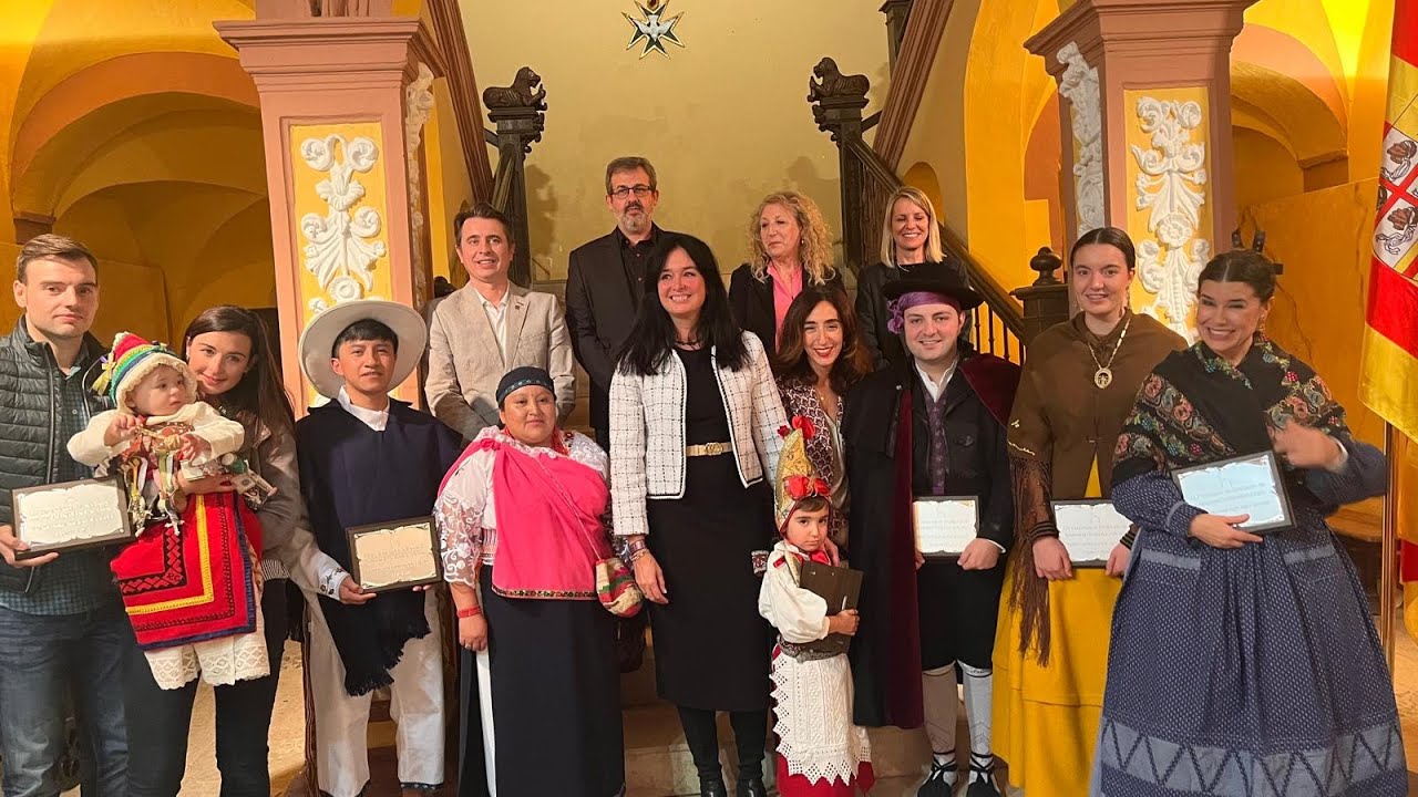 Huesca premia la riqueza de la indumentaria aragonesa