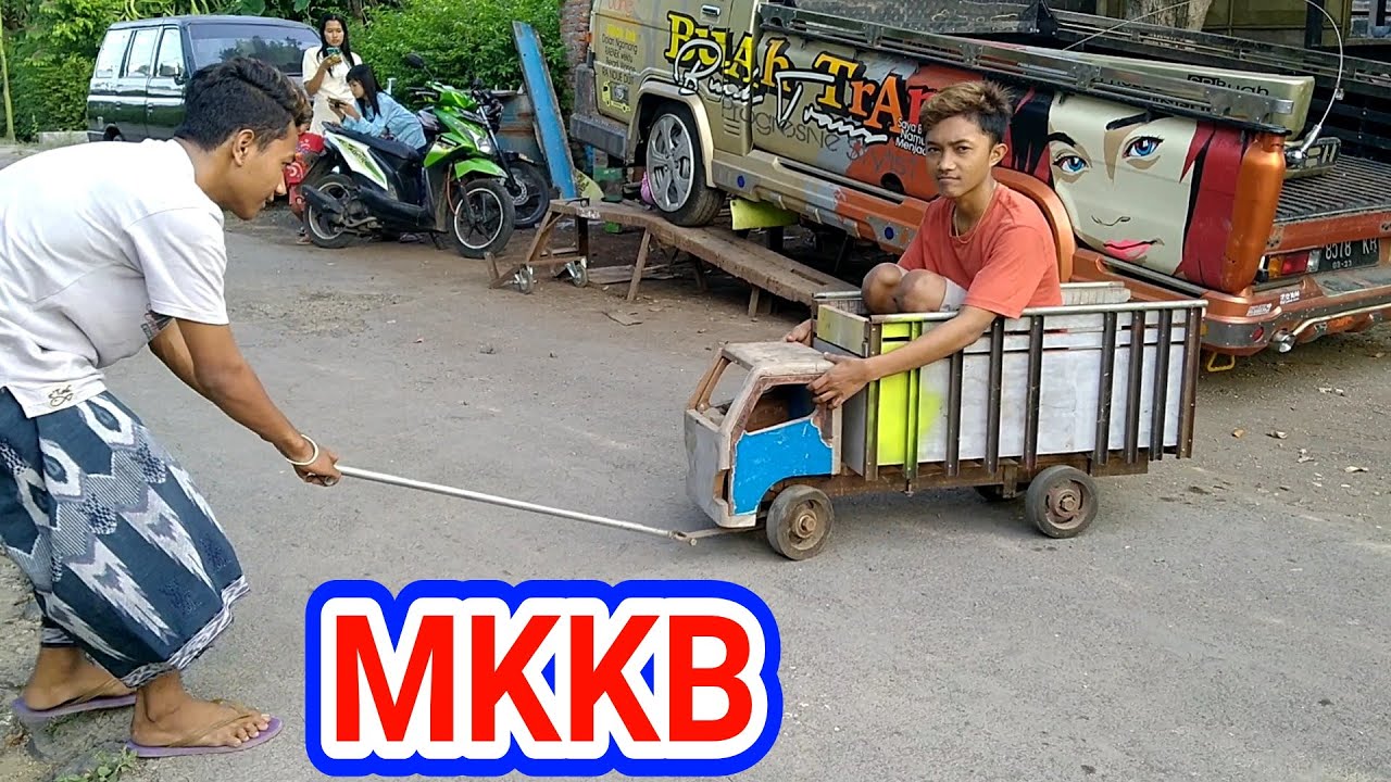 Rendi Andika Kekonyolan Naik Miniatur Truk Sampai Kabinya Copot