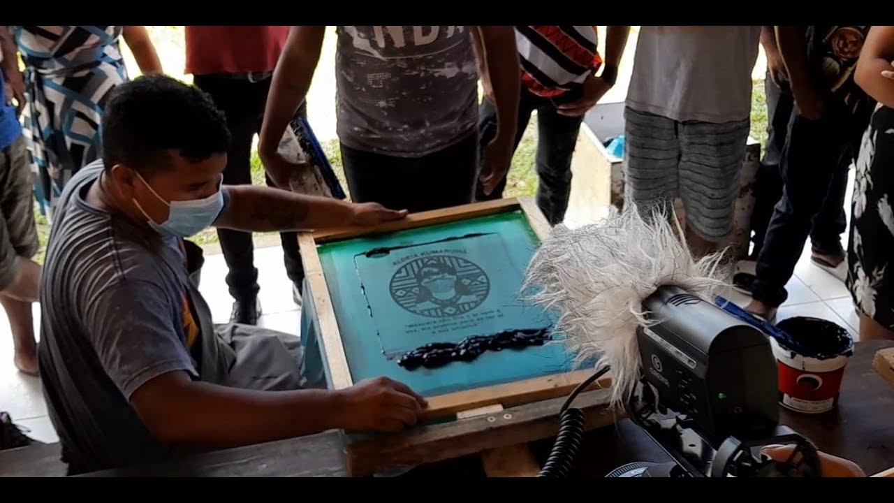 Oficina de Serigrafia na aldeia Kumarumã, Oiapoque