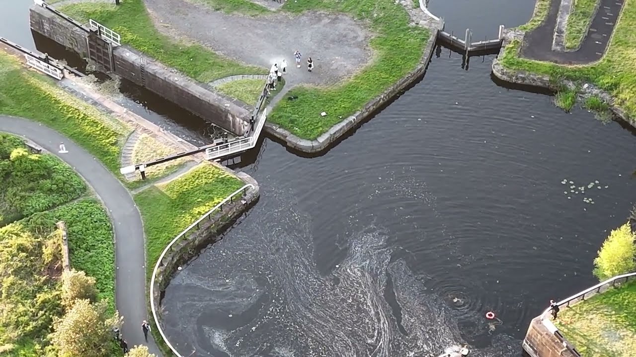 Police save drowning person from the canal in maryhill