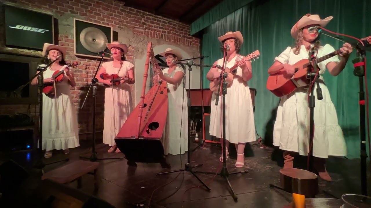 La Negra Planeca_Conjunto de Arpa Grande La Arena de Oro