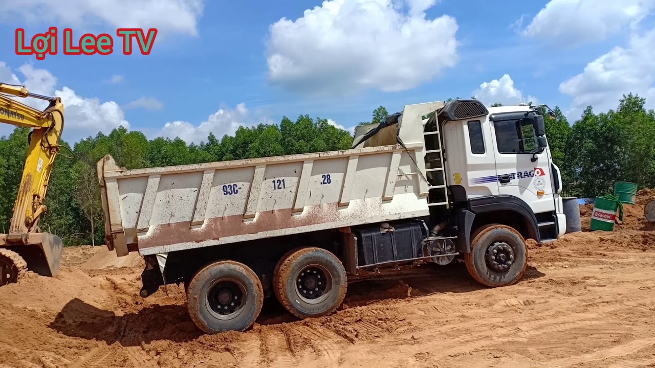 Theo Chân Xe Ben Hyundai Đi Lấy Cát Về Đổ | Lợi Lee TV