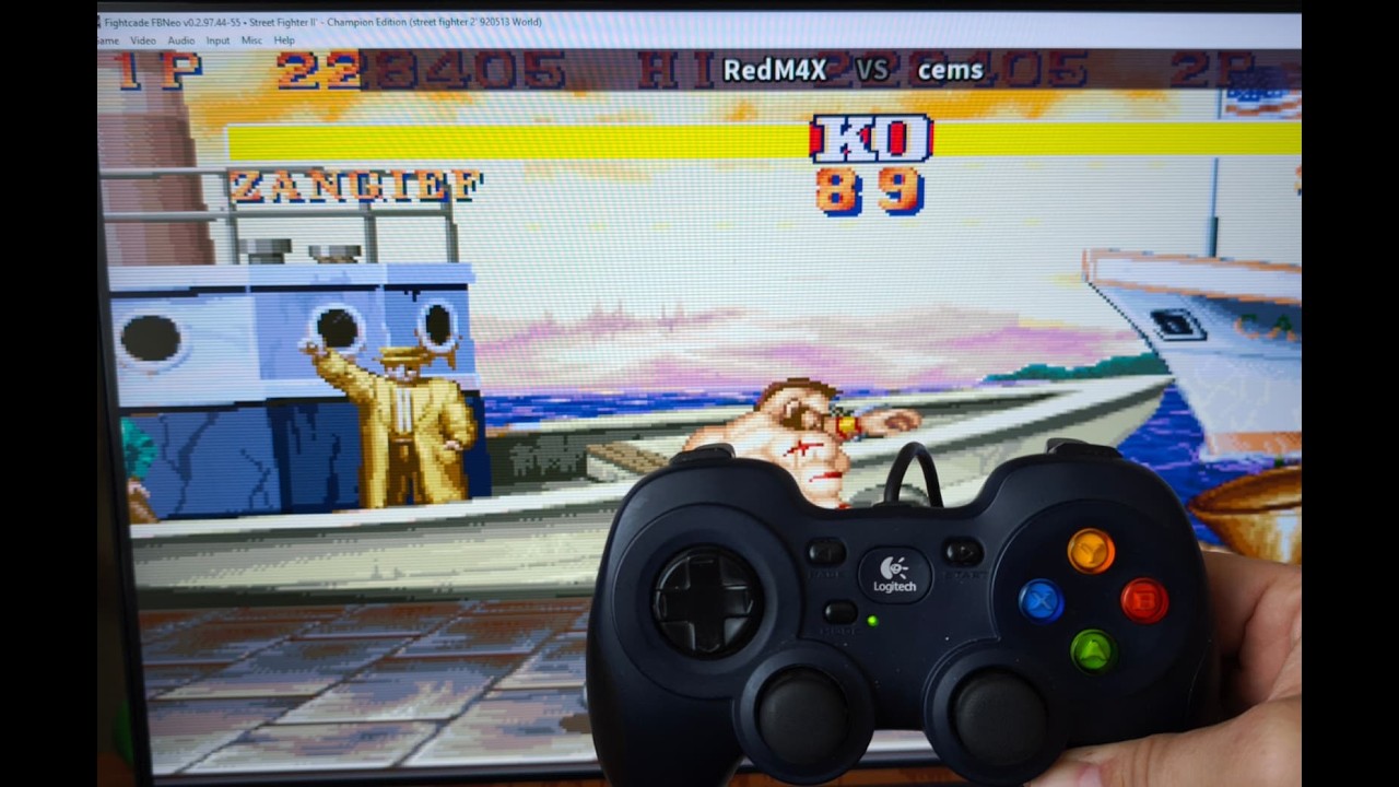 Street Fighter 2,5 Online & Versus Sizce bu oyun normal mi ?