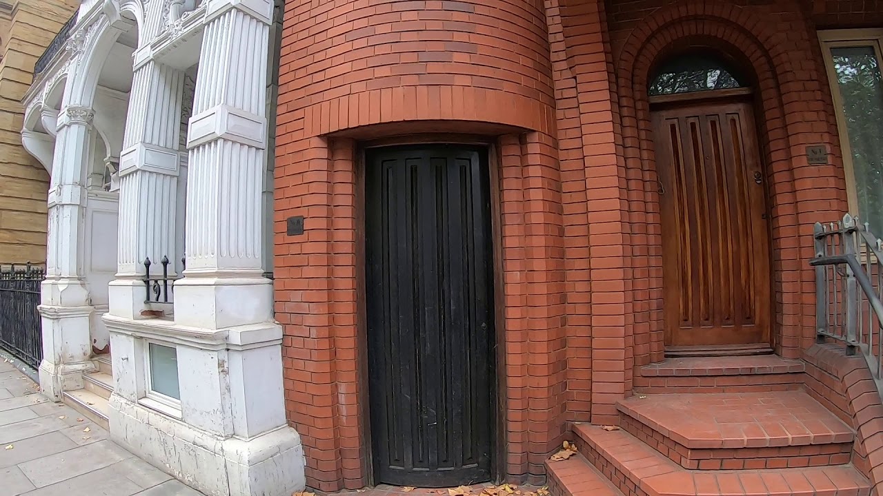 Tyburn convent  10 Hyde park Place   with door in front of alleyway 5 oct 19 sat london