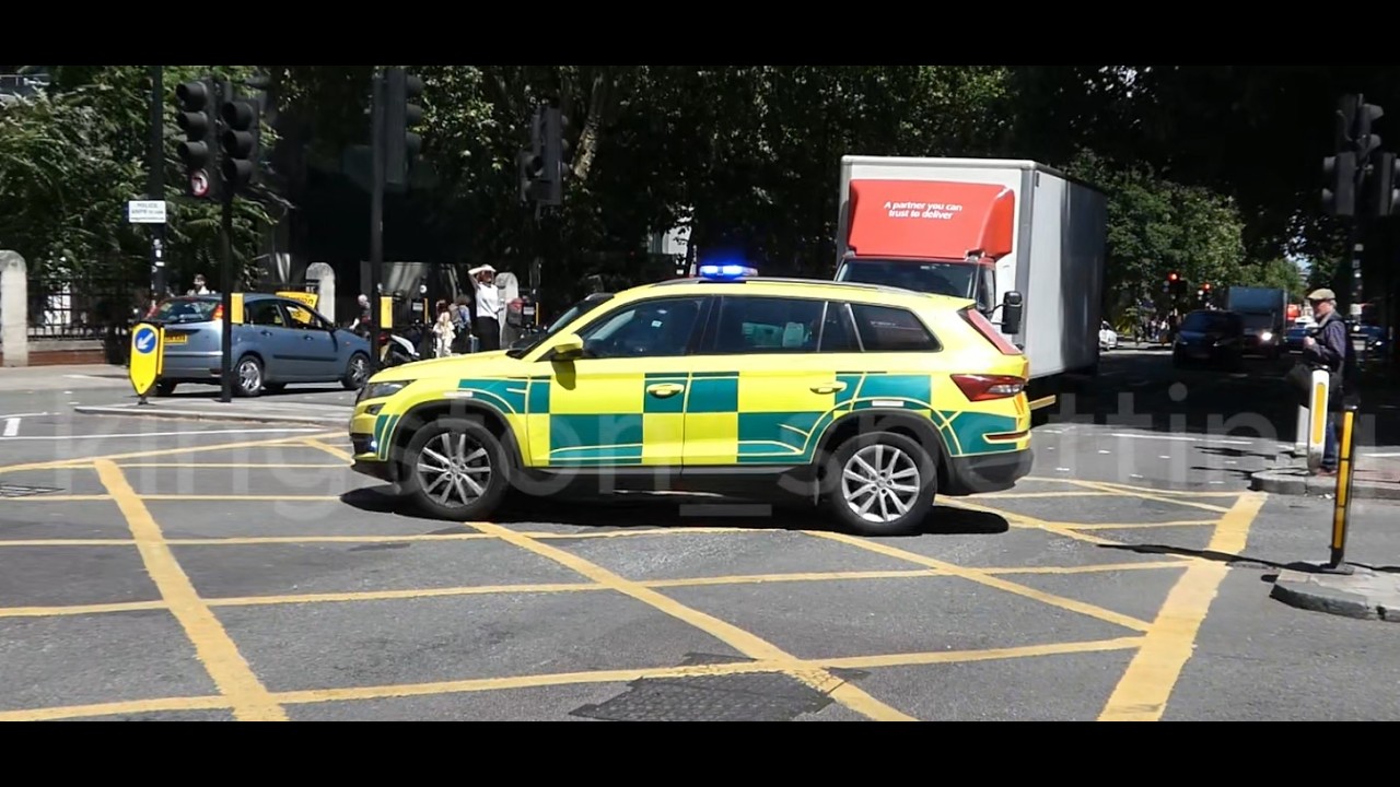 London Ambulance Service, Fast Response Unit Skoda Kodiaq responding