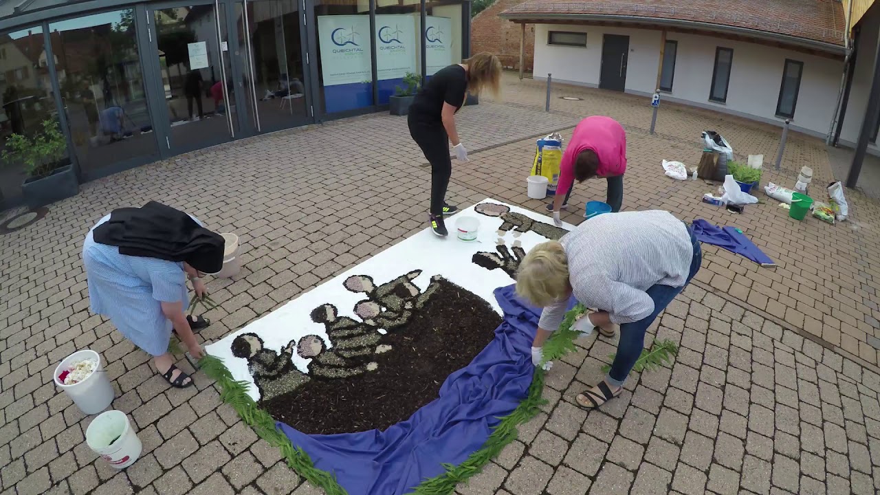 Fronleichnam – So entsteht ein Blumenteppich