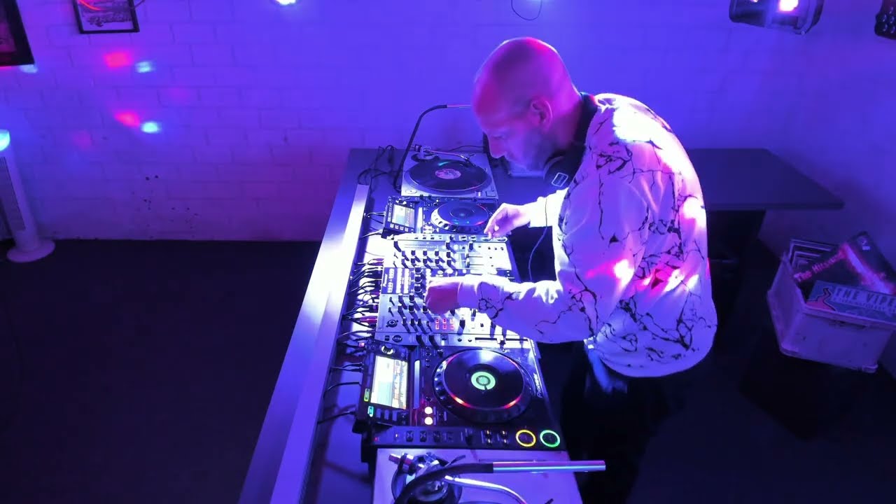 100% vinyl hardcore, millennium style🧐