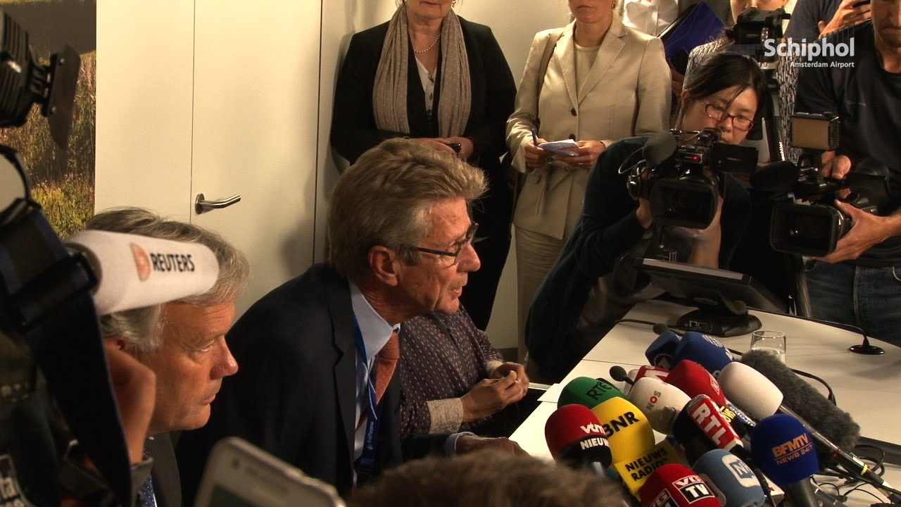 17 juli: Persconferentie vlucht MH17