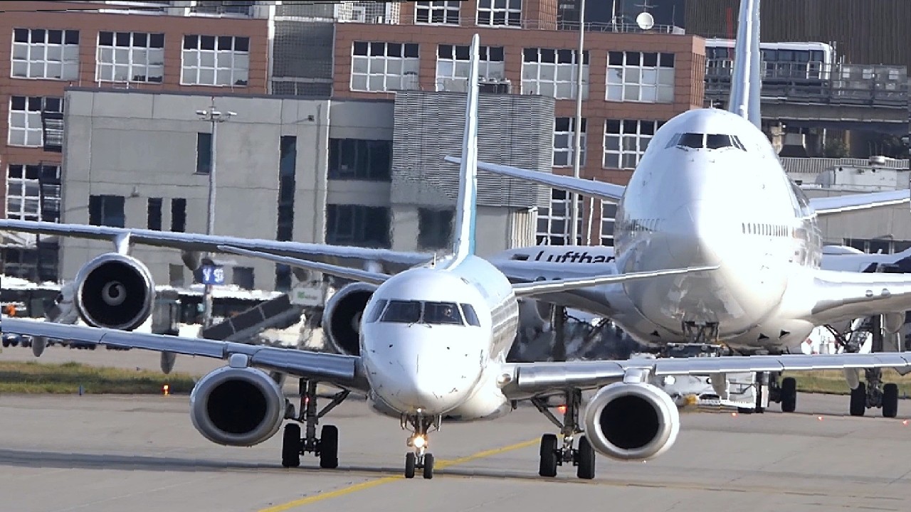 Boeing 747 Jumbo Jet Giants | The Arrival | Monster Aircraft Highlights