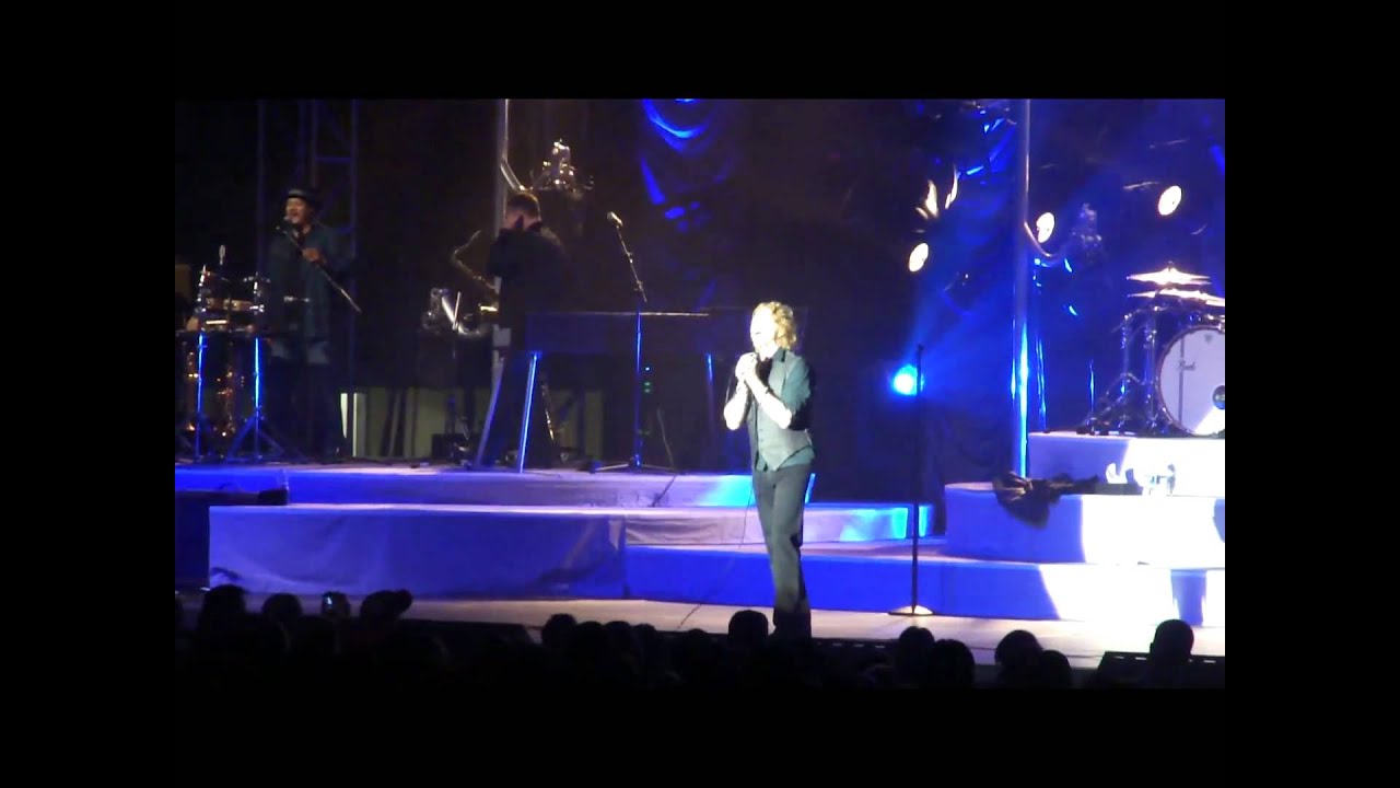 Simply Red - Ain't That A Lot Of Love - Live In Prague 2010
