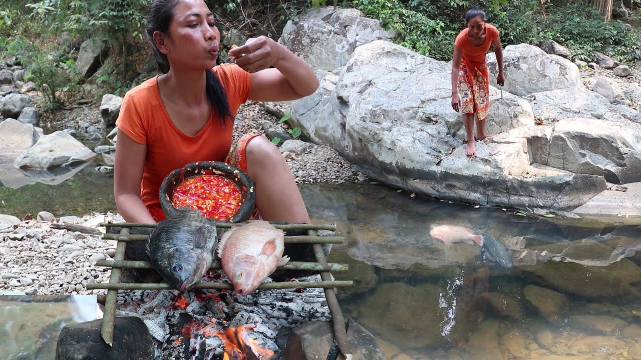 Life skills: Catching 2 Fish to grill for Food in Forest with Peppers sauce - Food my village Ep 2