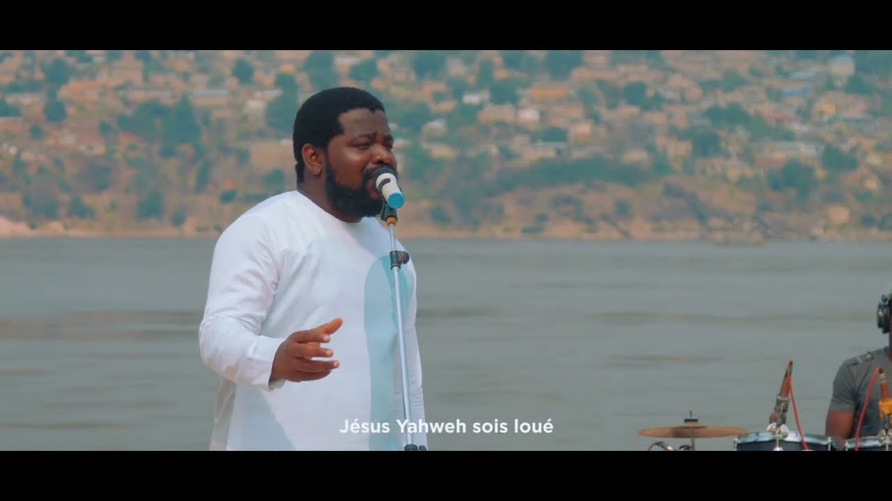 Fr Emmanuel Musongo dans Medley Ozali elonga na ngai+eh yaweh KUMAMA adoration mon coeur t'adore
