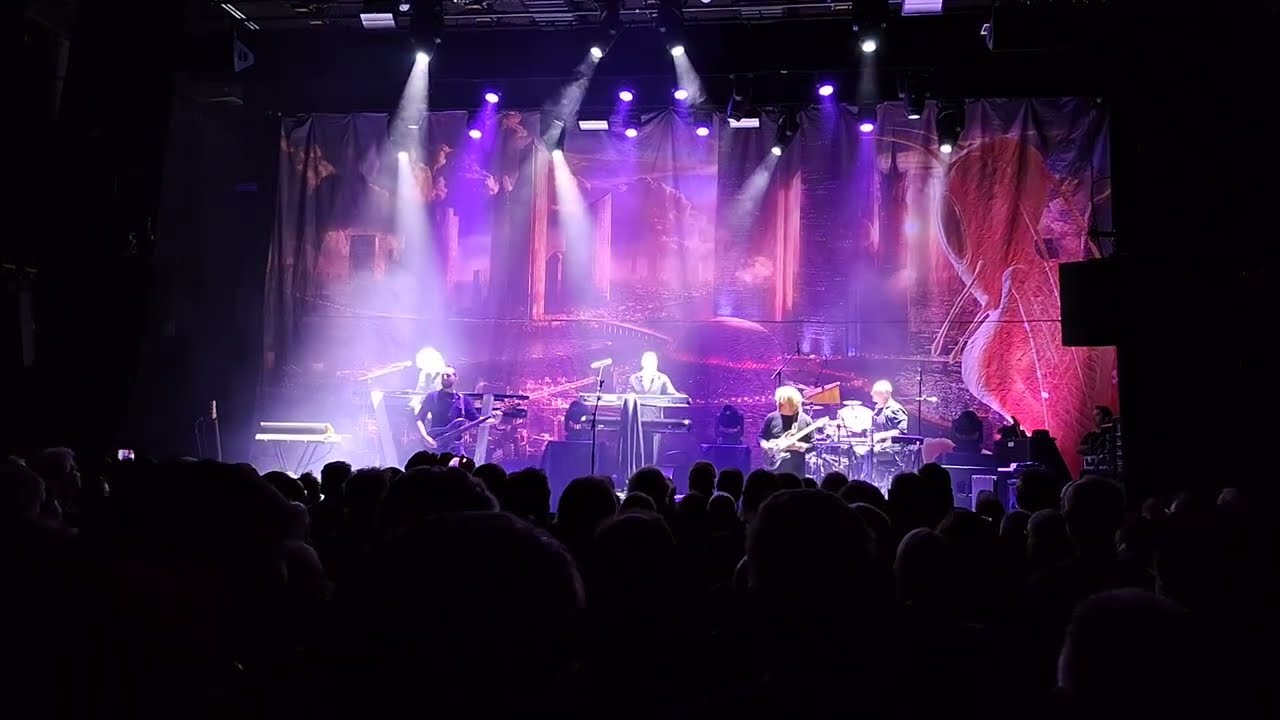 SAGA - Tired World Chapter 6 live (7 maart 2024, Metropool Enschede)