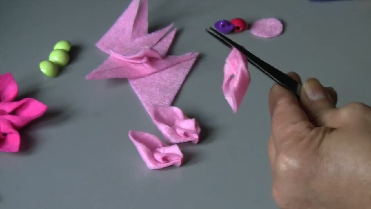 DIY -  Modelo diferente de Flor de feltro