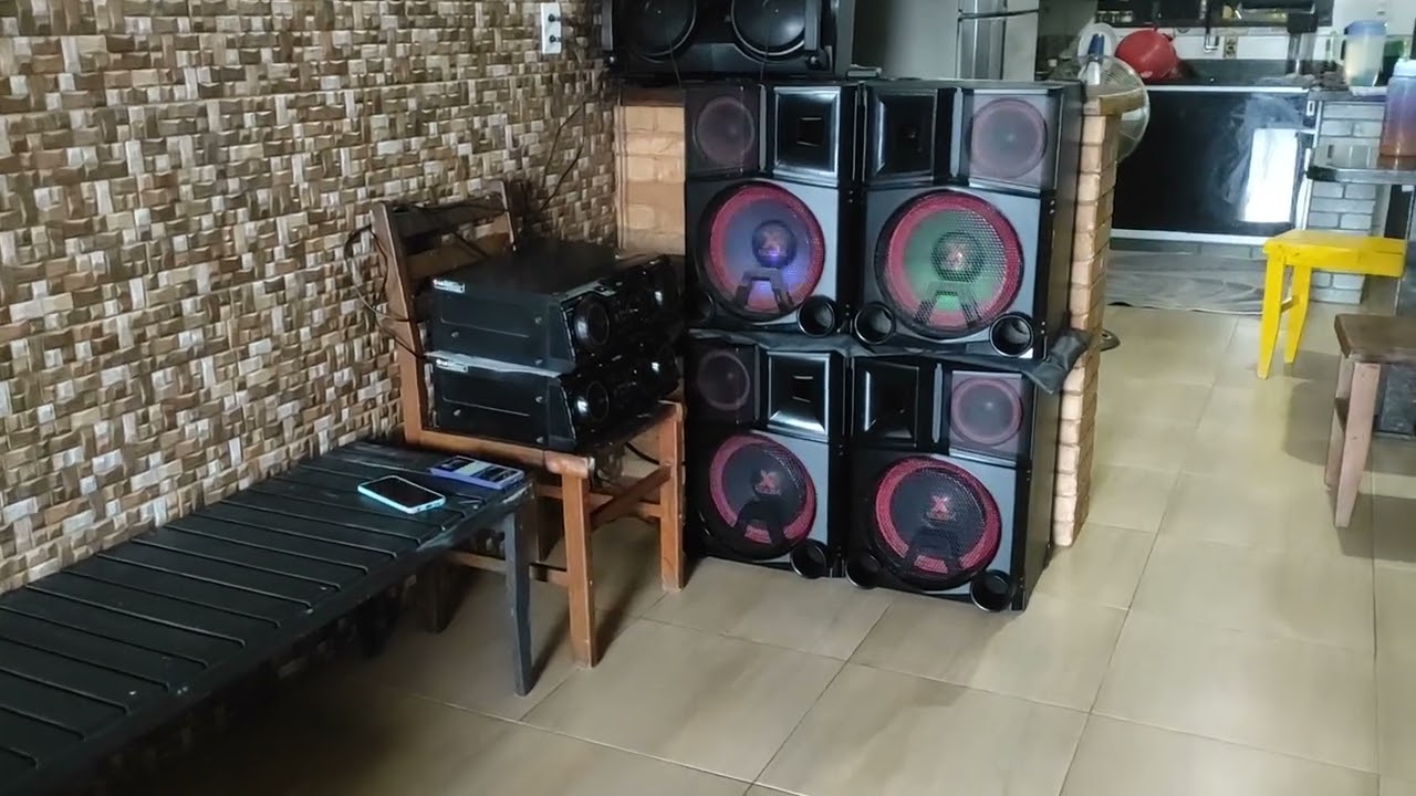 2x mini system LG xibom 9750 tocando juntos e pancada aí fico monstrinho 🔉🔉🔉