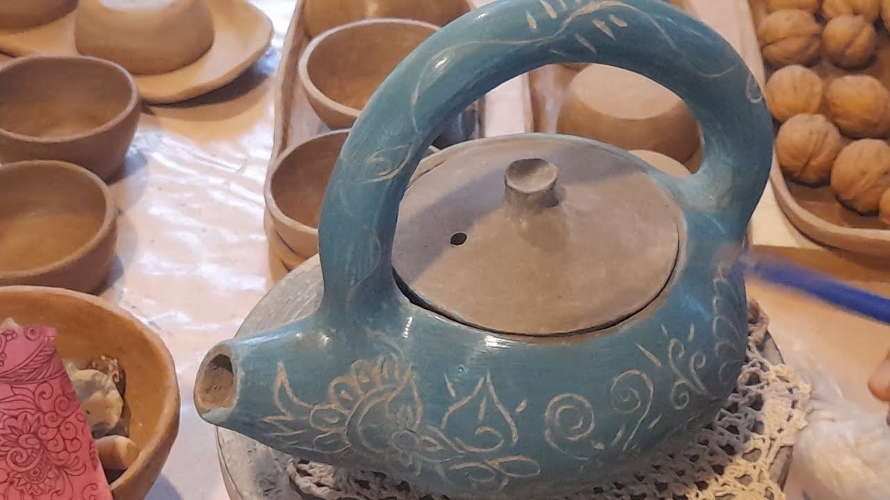 Tetera artesanal bruñido y esgrafiado