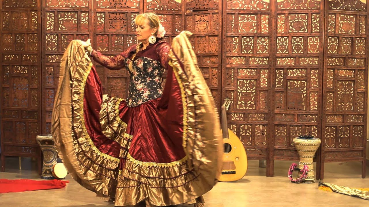 NUT - ESPAÇO DE DANÇA - AULAS DE DANÇAS CIGANAS - CLAUDIA SARTORE