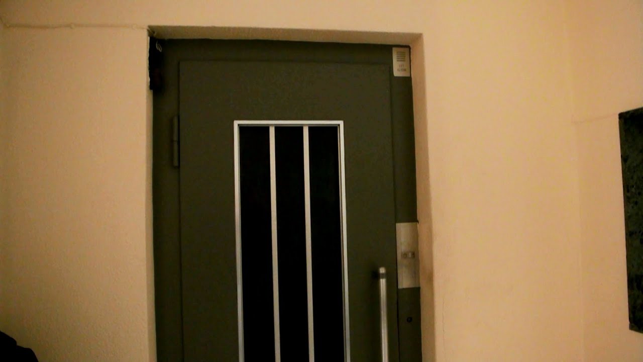 Two classic Schindler elevators (1 original, 1 mod) @ Via Carlo Frasca 10-12, Lugano, Switzerland