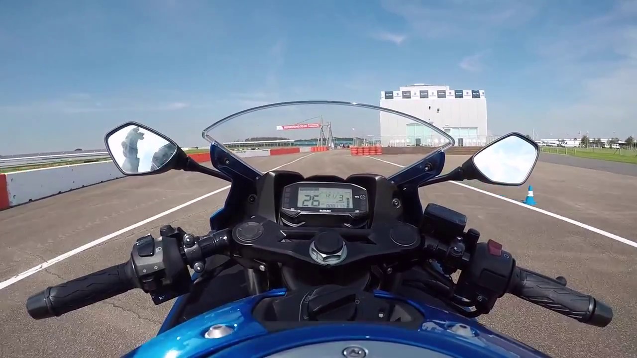 Suzuki GSX-R 125 @ Silverstone Stowe - ONBOARD