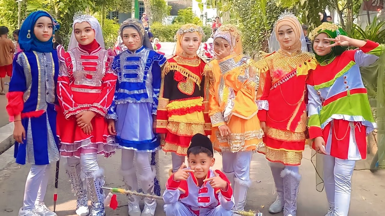 Parade Drumband Gita Al Huda (MI Al Huda Babalankidul) di acara khitanan dk mandungan babalan kidul